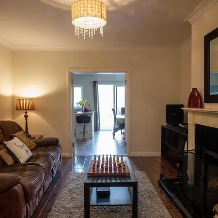 Holiday home Townhouse Tucked Under The Hill *