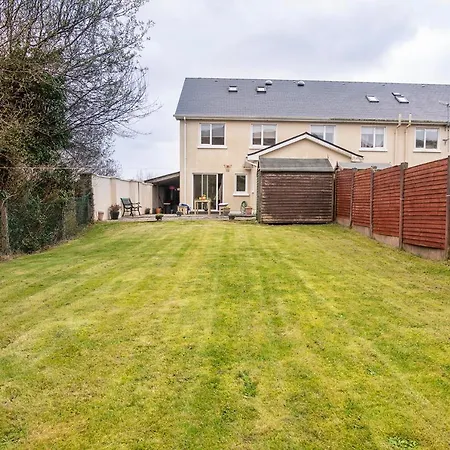 Townhouse Tucked Under The Hill Clifden