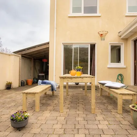 Townhouse Tucked Under The Hill