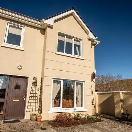 Townhouse Tucked Under The Hill * Clifden