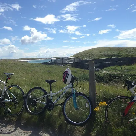 Townhouse Tucked Under The Hill * Clifden