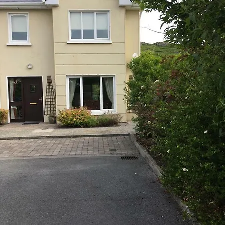 Holiday home Townhouse Tucked Under The Hill *
